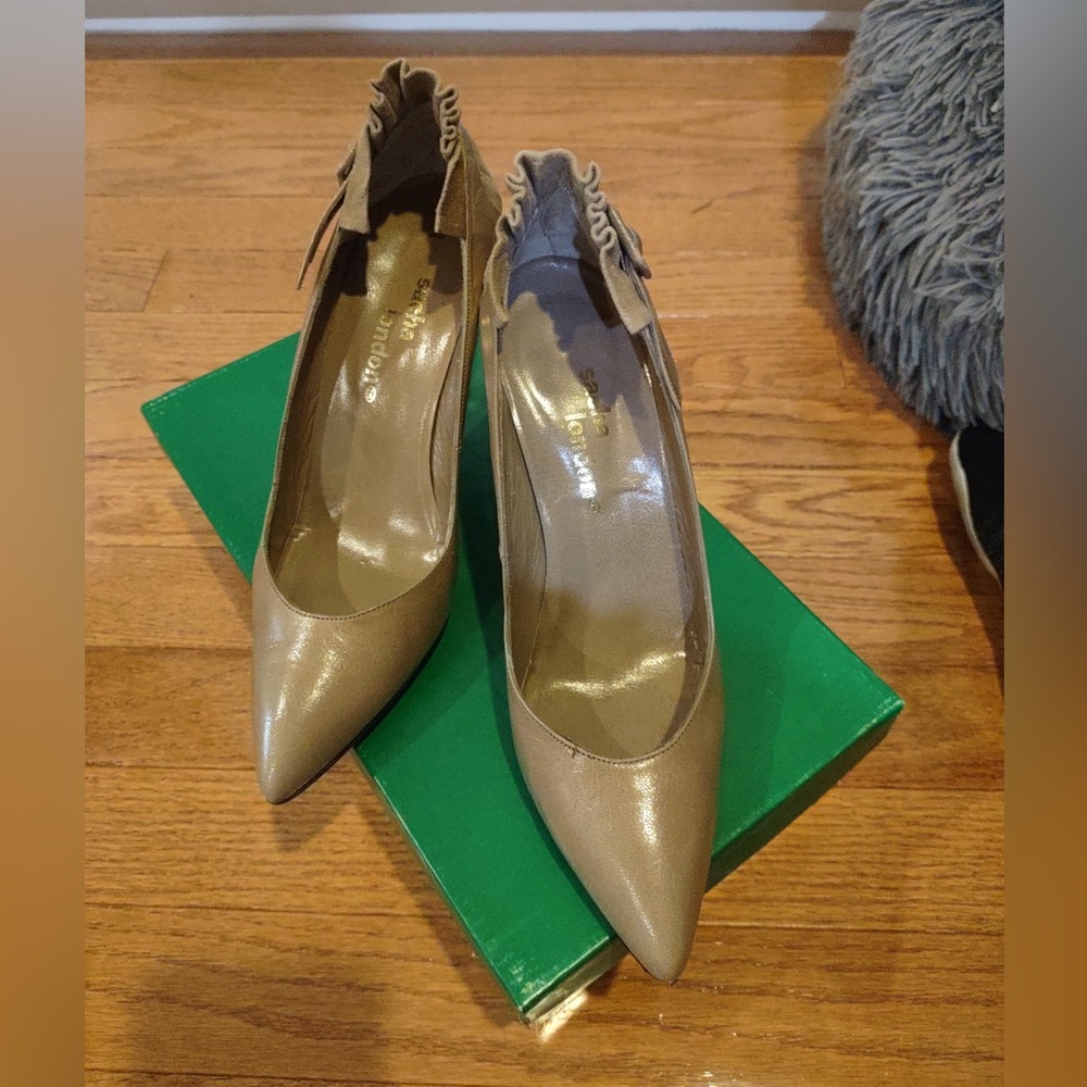 Sacha London Pointed Toe Taupe Heels - 6